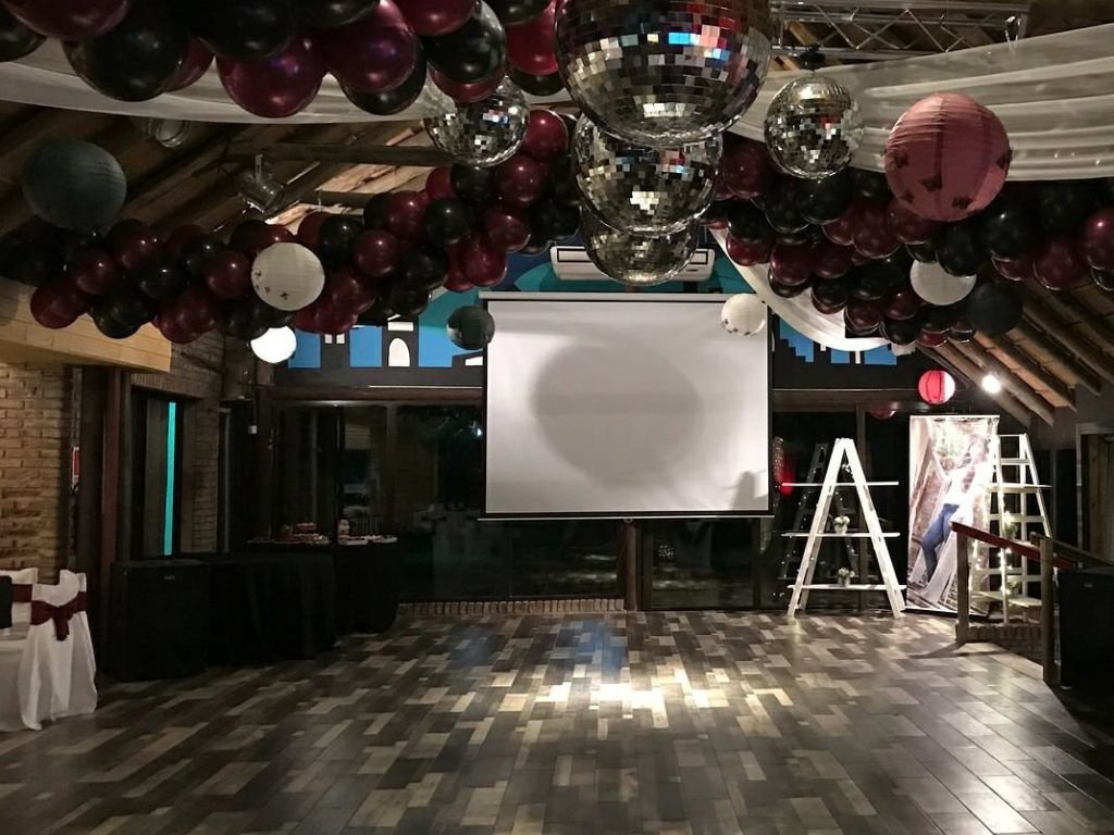 Salón de baile decorado y listo para la fiesta de 15 años en Rafaella ChacraEventos, Las Brujas, Canelones
